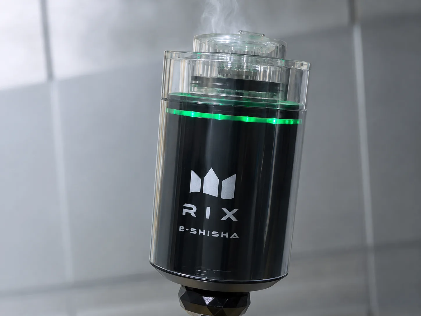 吸引中に緑のライトが灯り、上部からミストが立ちのぼるRIX